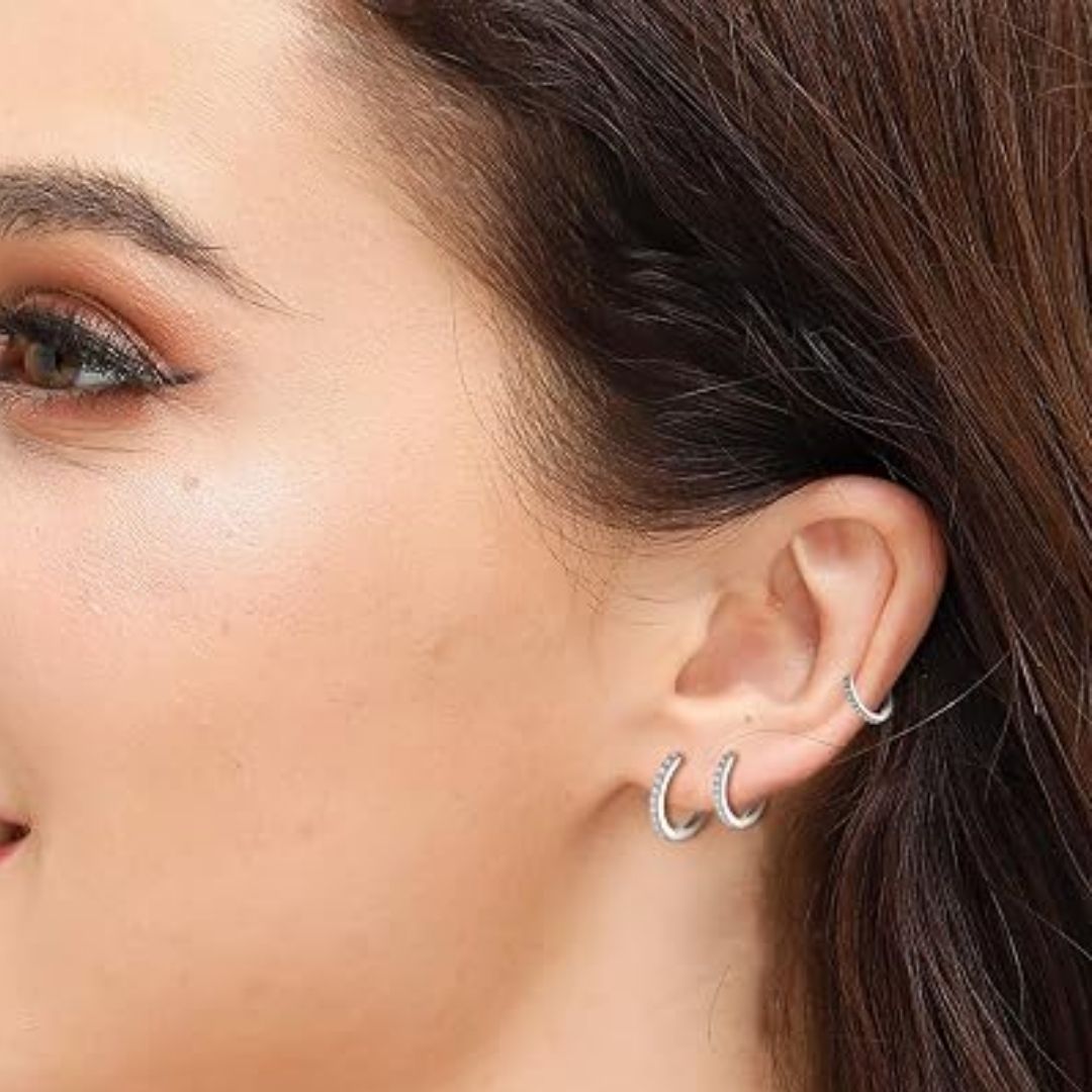 Siri – Elegantit puolikuutiolliset hopeiset rengaskorvakorut